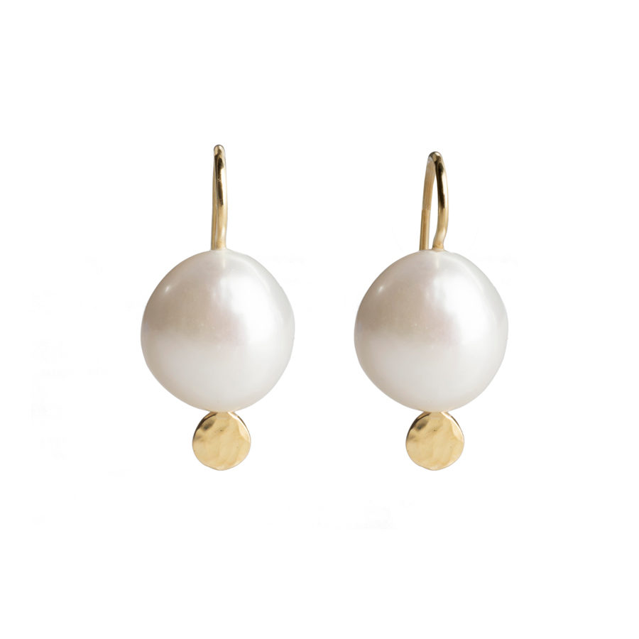 Dolly Boucoyannis Hammered pearl earrings DBE21